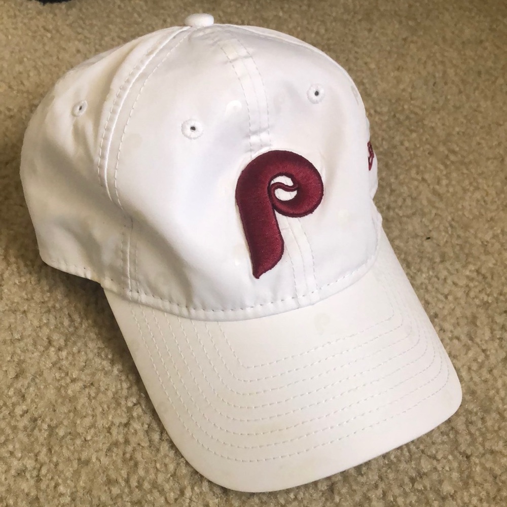Philadelphia Phillies hat (women’s)